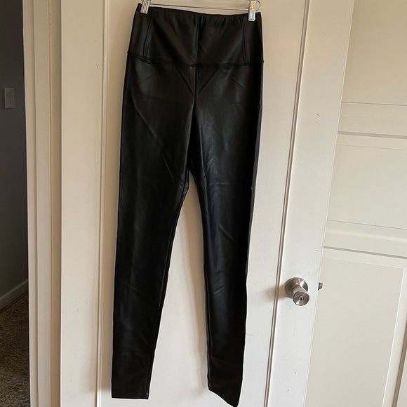 Wilfred Free black Daria leggings,  size medium. - Picture 6 of 12